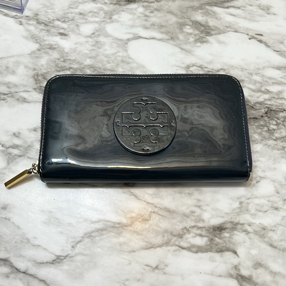 Tory Burch Midnight Blue Patent Leather Zip Continental Wallet Tory Logo GUC - Picture 6 of 13